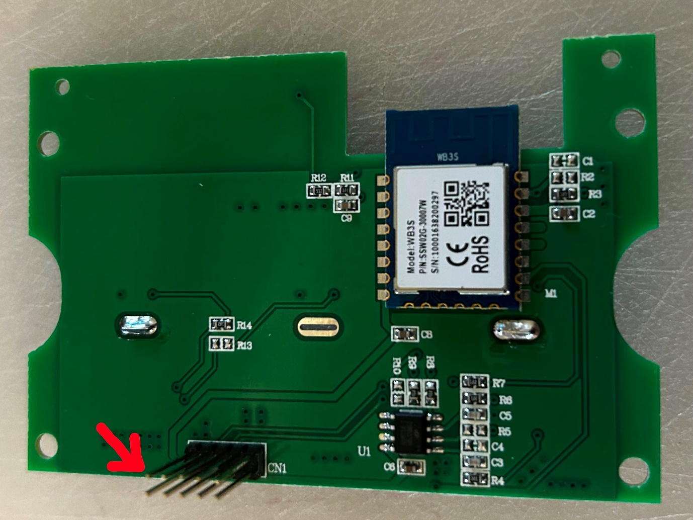 The controller PCB, showing the WB3S module and the CN1 header with a red arrow pointing at one end